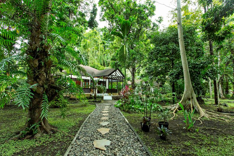 tl_files/Daten/Reisen/Asien/Indonesien/Murex Manado verkl/Murex Manado - Bungalow in Tropical Garden.jpg